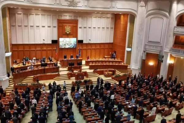 Scandal în Camera Deputaților, în prima zi de lucru. Un membru AUR a oprit ședința pentru că era obosit, George Simion a acuzat un blat între PNL și PSD