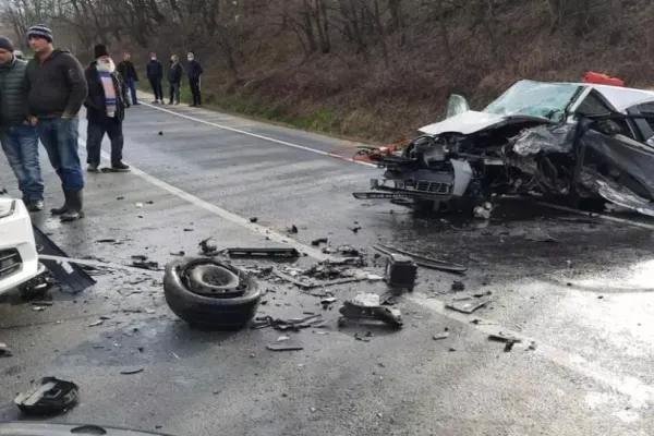 Accident grav, în apropiere de Sibiu: două victime, două mașini distruse