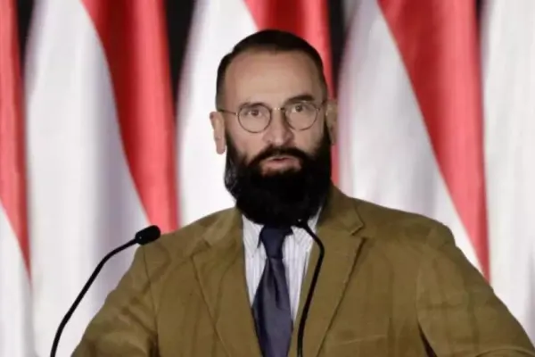 S-a aflat cine e eurodeputatul prins de polițiști în timp ce participa la orgia de la Bruxelles. Demnitarul și-a dat demisia