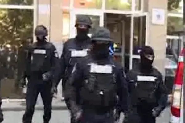 Polițiștii au încurcat instituțiile: Criminal în serie, dus din greșeală la Ministerul Mediului, în loc de Parchetul General