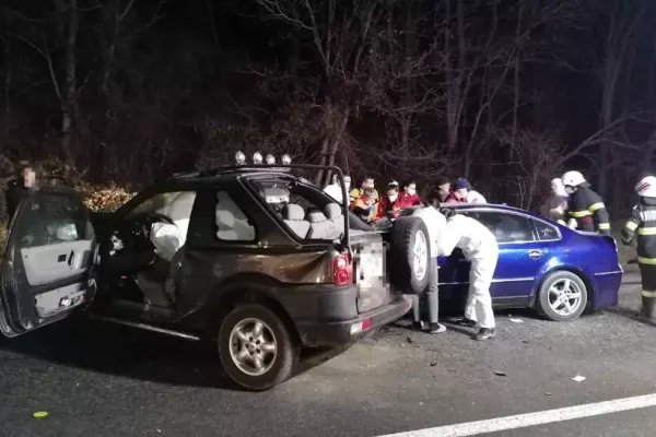 Accident VIOLENT de circulație în județul Sibiu: Patru victime, două dintre ele încarcerate, una rănită grav