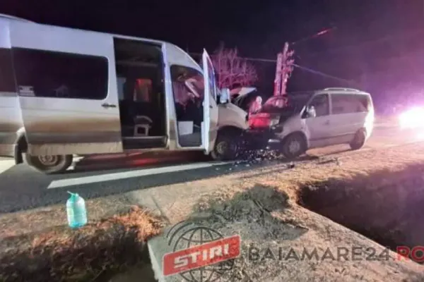 Accident grav în Maramureș - Două microbuze s-au ciocnit - 2 persoane în stare gravă, 9 răniți