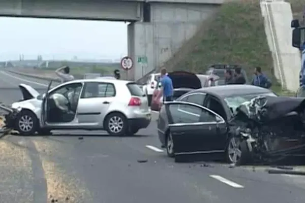 Accident în lanț pe Autostrada București-Pitești, la kilometrul 14. Șase mașini au fost implicate. Se circulă în coloană