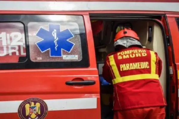 Accident pe un bulevard din Timișoara. O mașină a luat foc, mai mulți tineri răniți