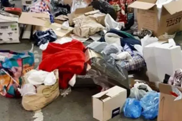 VIDEO | Pachete trimise de români în Franța, controlate la sânge. Alimentele, aruncate la gunoi