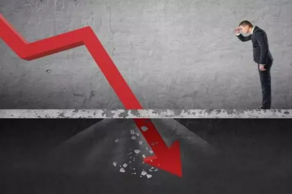 Economist de top, semnalul de alarmă: „România este deja în JUNK. E jenant pentru Guvern”