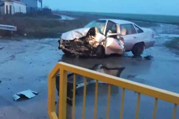 Accident GRAV la Moțăței, județul Dolj - CINCI persoane au ajuns la spital după ce două mașini s-au ciocnit frontal