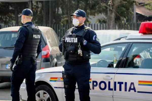 Polițiștii au găsit-o pe fata de 18 ani, urcată cu forța într-un autoturism și i-au prins pe cei doi tineri care au răpit-o
