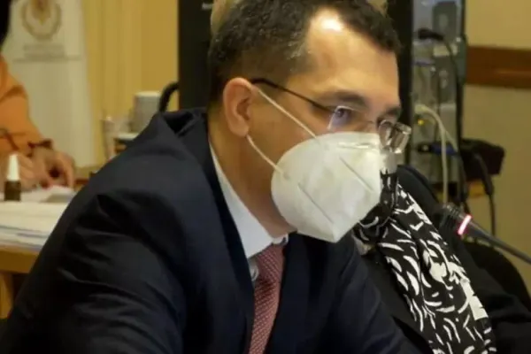 Ministrul Sănătății, Vlad Voiculescu, primele detalii despre starea de sănătate a tinerei infectate cu tulpina din Marea Britanie