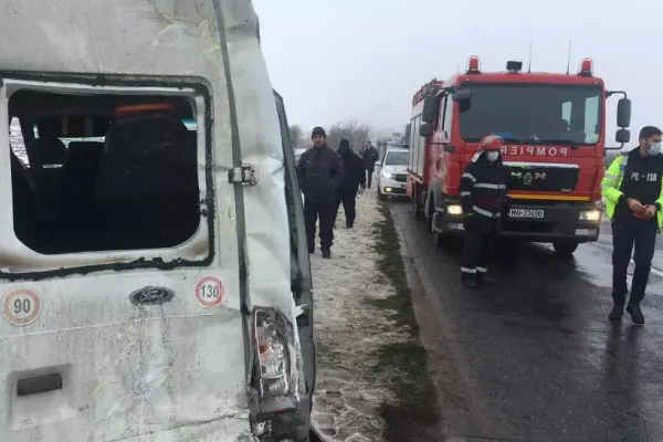Accident rutier între un autotren și un microbuz care transporta 9 pasageri, în Teleorman - Două VICTIME