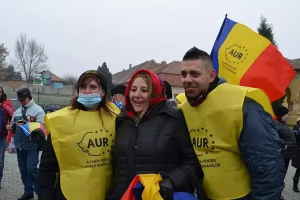 VIDEO Prima zi din an, prima încălcare a restricțiilor. Senatoarea Șoșoacă, fără mască la întâlnirea cu fanii AUR de la Iași