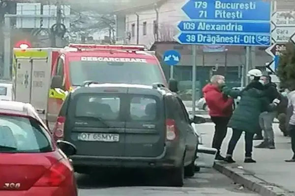 Două accidente rutiere, în decurs de câteva minute, în Slatina: O persoană a fost rănită. Cum s-a întâmplat asta