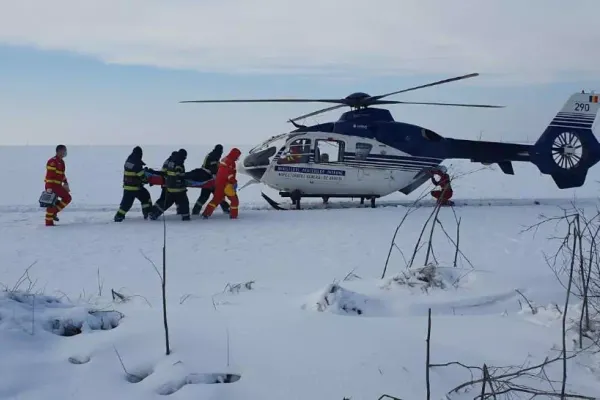GRAV accident rutier la ieşirea din Alexandria: Trei răniți, doi în stare CRITICĂ. Intervine un elicopter SMURD