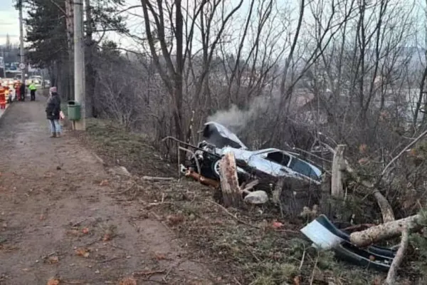 FOTO Accident teribil în Suceava. Un pieton rănit, șoferul în stop cardiac