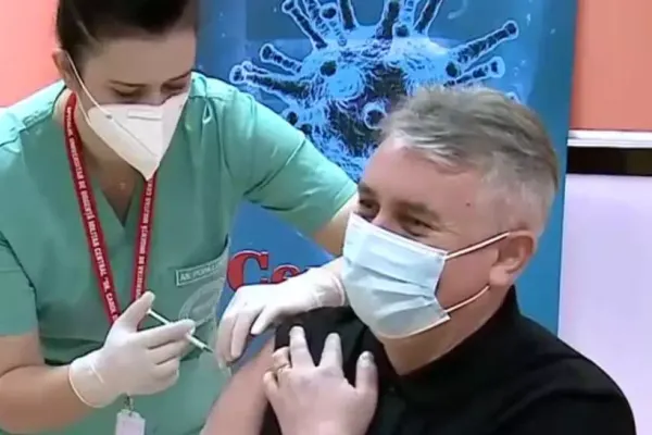 Membrii Guvernului s-au vaccinat, astăzi, public