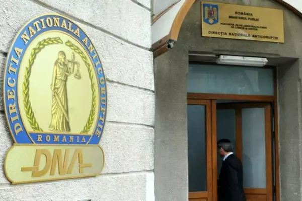 Doi foști președinți ai Casei Naționale de Asigurări de Sănătate, trimiși în judecată de DNA