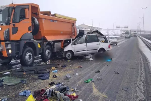 FOTO/ Accident VIOLENT pe A1: 3 morți, două persoane rănite! Trafic reluat