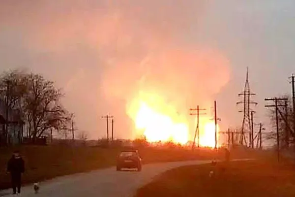 VIDEO - Explozie uriașă la un gazoduct din Ucraina - Martorii au văzut o "minge uriașă de foc"