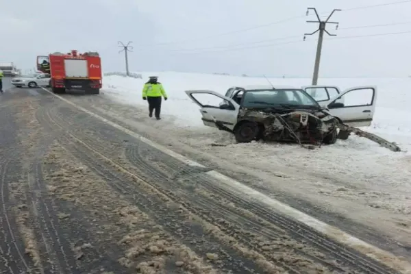 FOTO/ Accident TERIBIL cu patru victime, la Hârșova. Un copil de 2 ani în comă