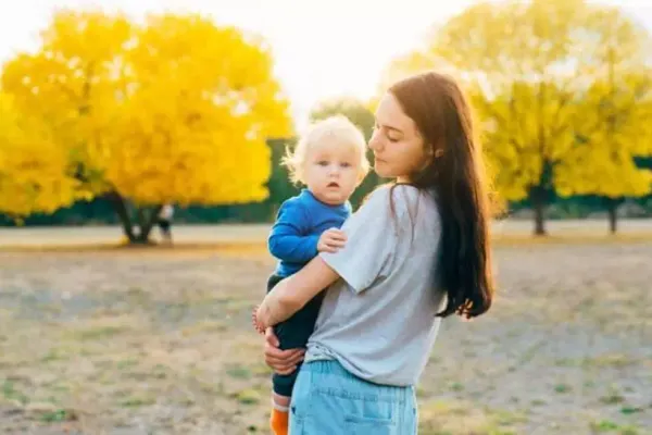 România este pe locul al doilea în Uniunea Europeană la rata de naștere în rândul mamelor adolescente