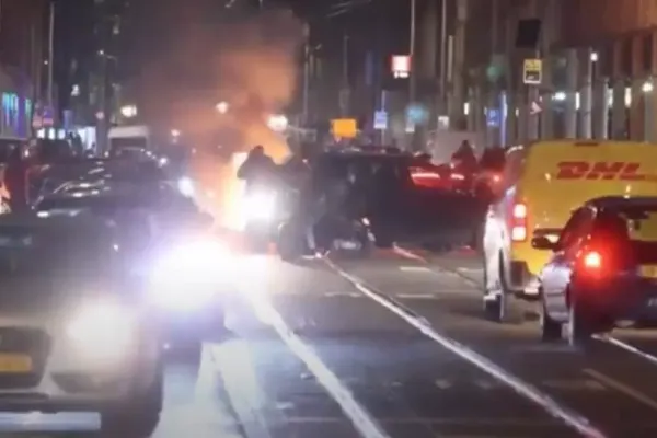 HAOS în Olanda! Zeci de arestări în urma protestelor VIOLENTE anti-restricții