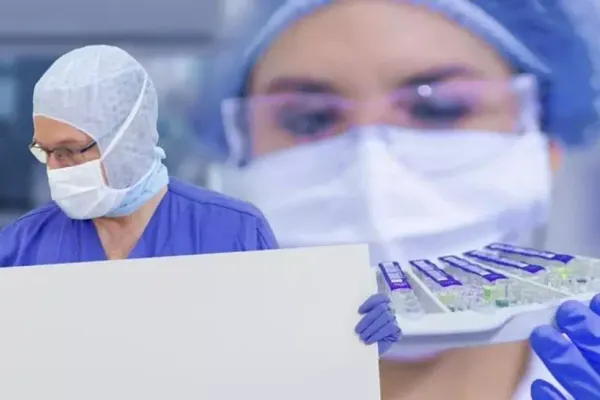 SCADE numărul militarilor și polițiștilor vaccinați împotriva COVID-19 din cauza dozelor insuficiente. CINE are prioritate în următoarele zile