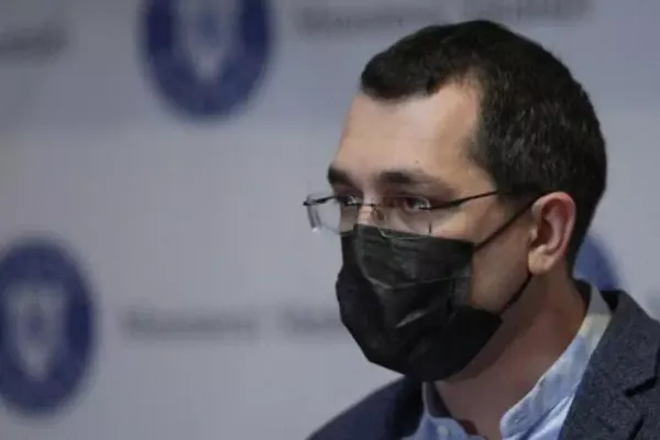 VIDEO Vlad Voiculescu, răspuns pentru protestatarii care i-au cerut demisia de la Ministerul Sănătății