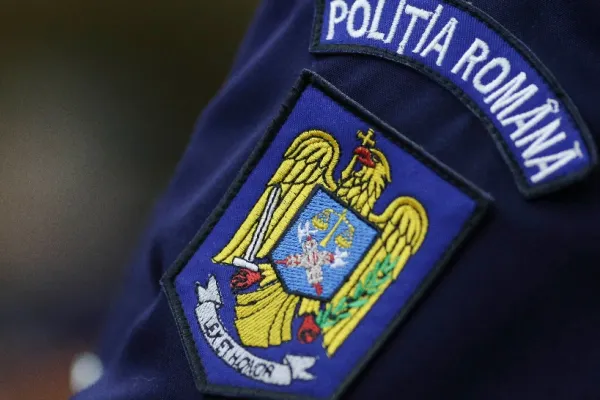 Mai mulți polițiști din Vrancea, cercetați după ce au participat la petreceri private