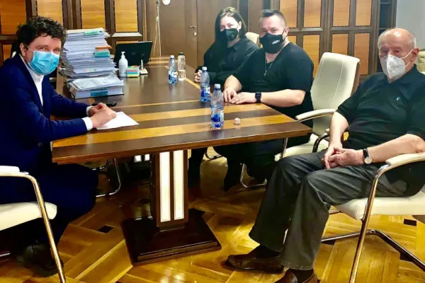 Se caută SOLUȚII pentru zona culturală. Nicușor Dan s-a întâlnit, astăzi, cu actorul Victor Rebengiuc şi reprezentanţii teatrului independent Unteatru