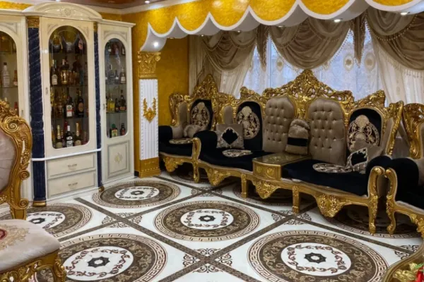 Cum arată și ce preț are APARTAMENTUL AURIT din Satu Mare. Imagini ireale!