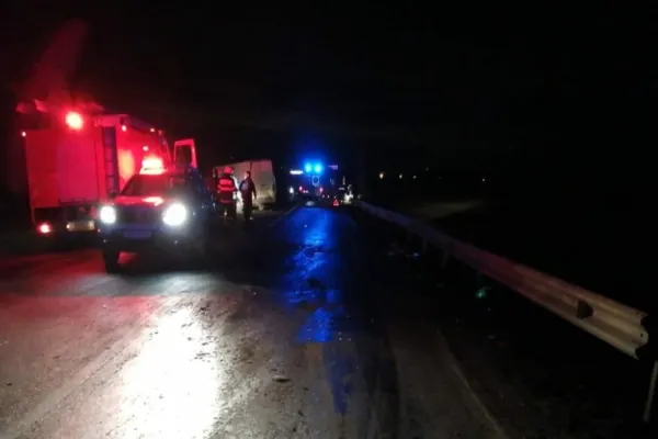 Microbuz de persoane, implicat într-un accident rutier, pe DN11: doi răniți, transportați la spital