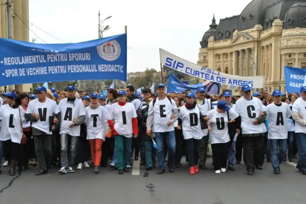 Sindicatele din educație: „Trebuie să aibă loc tragedii, ca în sănătate, pentru ca Guvernul să investească în învățământ?”