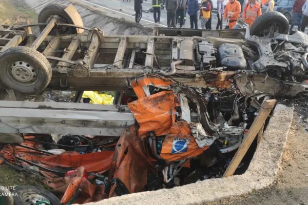 UPDATE: Doi morți în urma accidentului de la Călugăreni: impact nimicitor cu o mașină de gunoi. Planul ROȘU de intervenție, activat - FOTO
