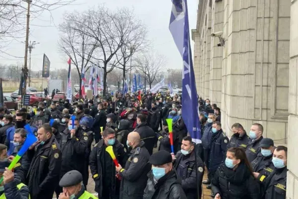 VIDEO Un pas până la GREVĂ în penitenciare ! Polițiștii își cer drepturile și acuză lipsa dialogului