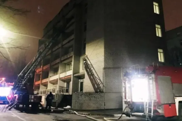 Incendiu la o secție ATI de la un spital COVID din Ucraina: Trei pacienți și un doctor, decedați