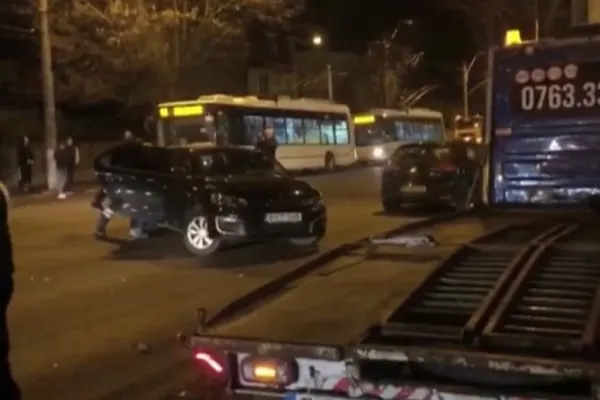Accident spectaculos, în Capitală: trei mașini, făcute praf!