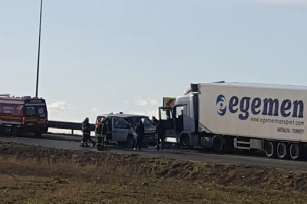 Accident grav la granița cu Ungaria, patru răniți și trafic blocat