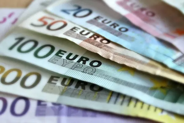 Ucraina intenţionează să AMÂNE cu 24 de luni plata datoriei externe! MĂSURI DISPERATE luate de Guvernul de la Kiev