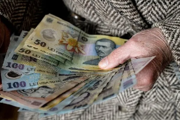 Pensionarii, DISPERAȚI și umiliți de Guvernul Cîțu - Raluca Turcan le dă bani, dar nu acum, ci din... 2021