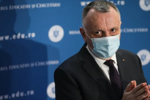 Sorin Cîmpeanu susține testele coronavirus non-invazive, bazate pe salivă, în școli, diferite de cele distribuite de Ministerul Sănătății