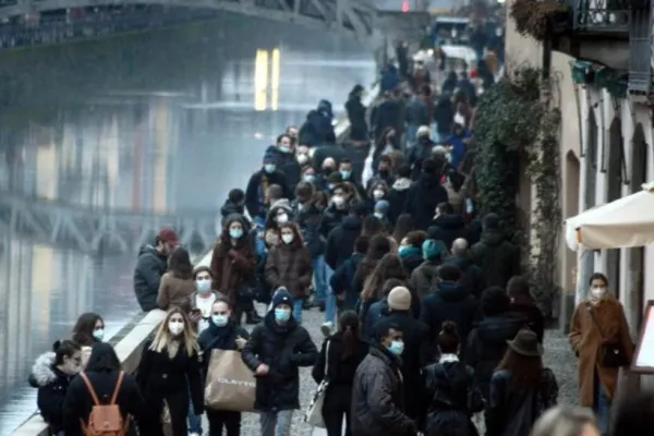 EXPLOZIE de infectări coronavirus în Italia. Aglomerație la Milano, în plină pandemie, înainte de RESTRICȚII