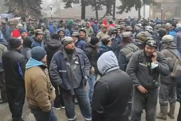 Protest spontan în Valea Jiului. Minerii sunt nemulțumiți atât de legea pensiilor, cât și cea a salarizării