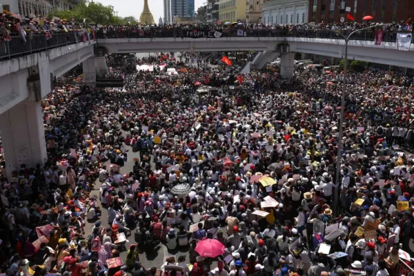 Situația escaladează în Myanmar. O tânără a murit după ce a fost împuşcată în cap în timpul ultimelor proteste