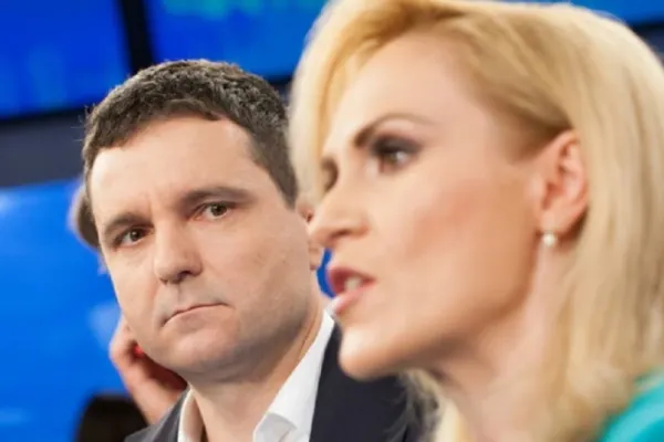 DUEL verbal pe Facebook între actualul și fostul edil al Capitalei pe tema transportului școlar! Replica-fulger a Gabrielei Firea, acuzată de populism de Nicușor Dan