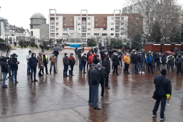 Minerii din Târgu Jiu protestează în stradă. Probleme mari la CE Oltenia