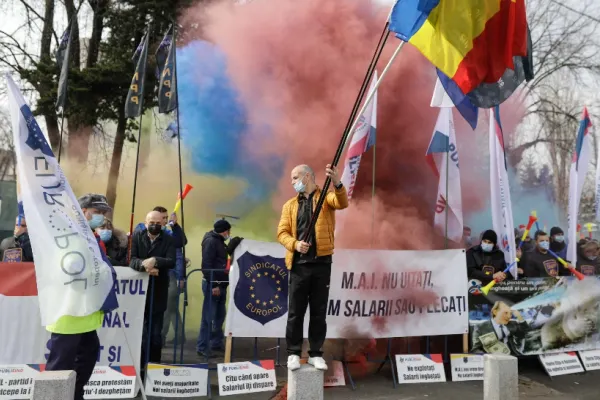 Jandarmeria Română, anunț despre SANCȚIUNILE date după tensiunile și fumigenele de la protestul polițiștilor de la Palatul Cotroceni