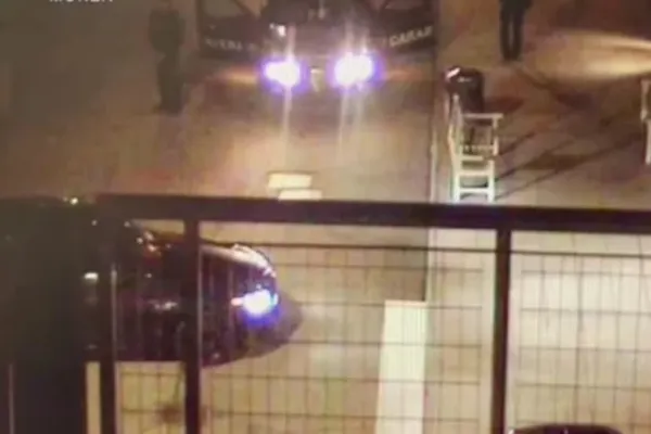 Român furios, înarmat cu o macetă, a speriat trecătorii în parcarea unui centru comercial din Italia