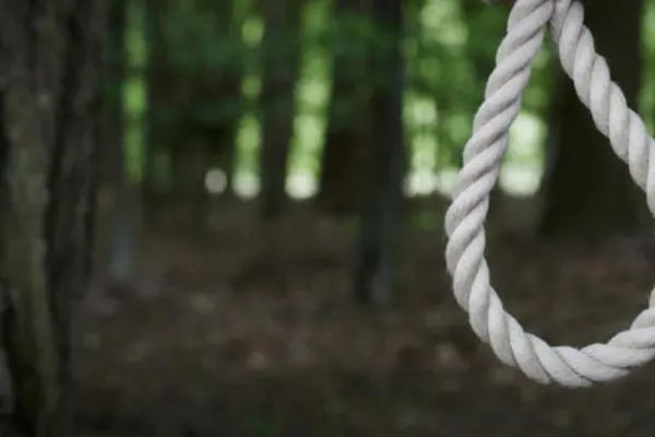 Sfârșit tragic pentru un bărbat din Italia: A pornit în căutarea rucsacului furat, dar a fost găsit spânzurat