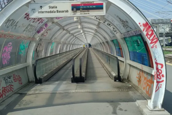 VIDEO | O investiție de 2,5 milioane euro a ajuns o ruină. Arată ca după bombardament și a devenit un adevărat focar de infecție