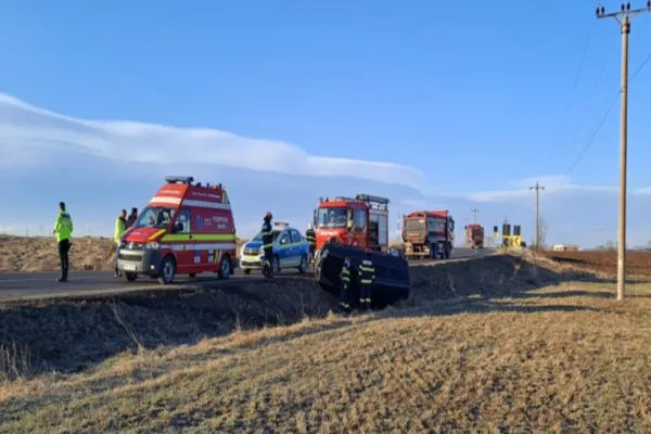Accident pe DN12, între Sfântu Gheorghe şi Olteni: O mașină s-a răsturnat